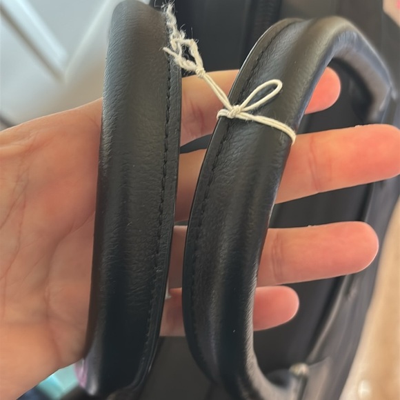 Lululemon large black duffle travel bag - Picture 12 of 16